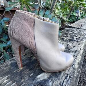 Mark & James by Badgley Mischka Leather Ankle Booties Heels Taupe Boots 6 M